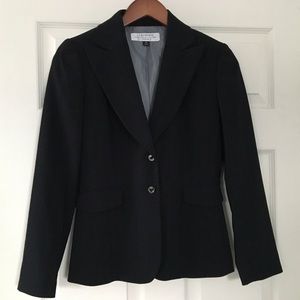 Tahari by Arthur S. Levine black blazer Size 4P